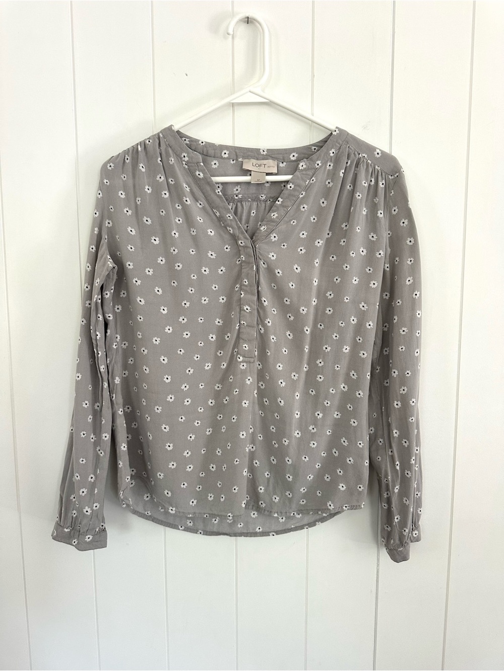 LOFT Gray Floral Daisy Henley Blouse